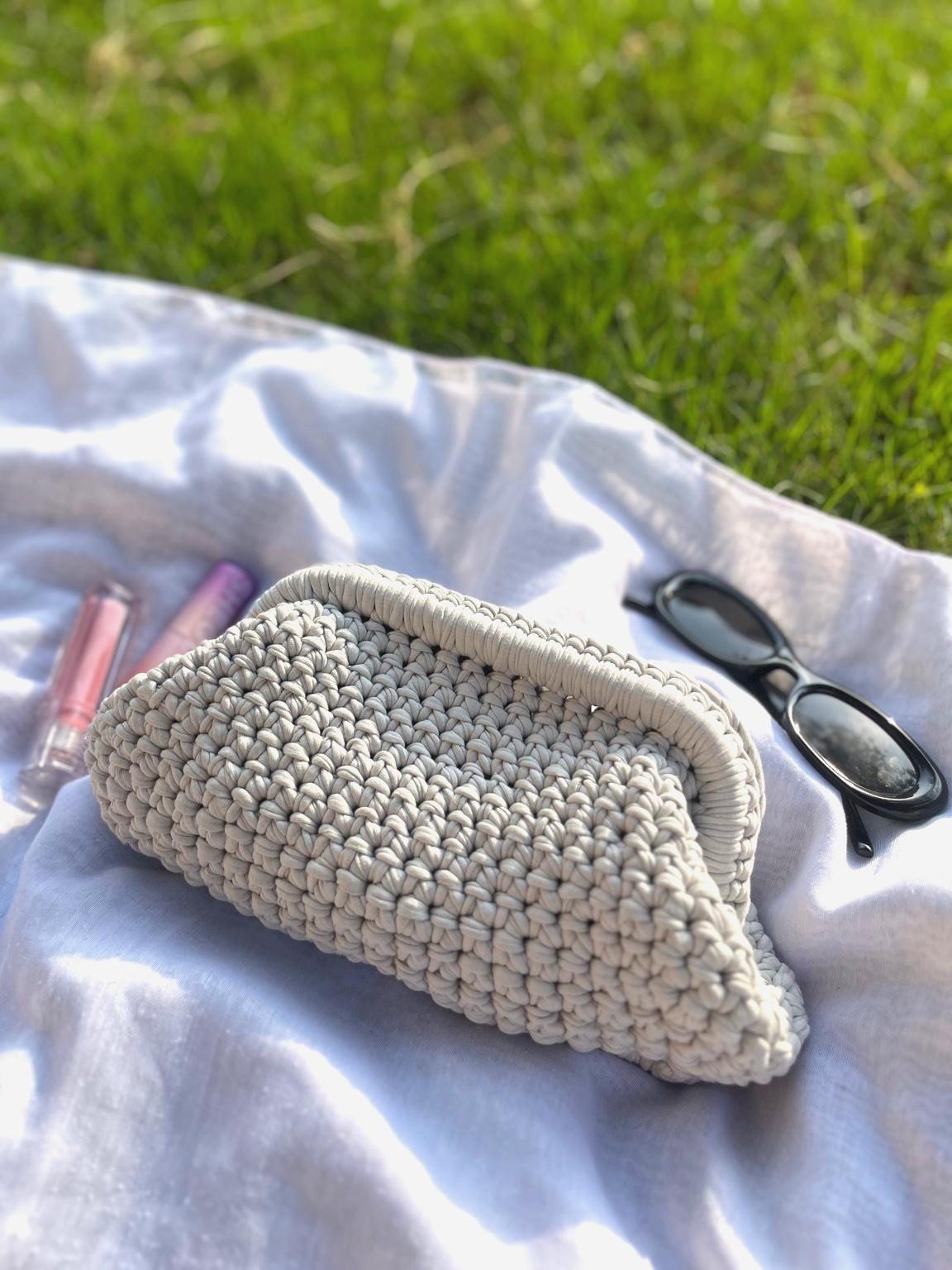 The Calm Clutch🤍